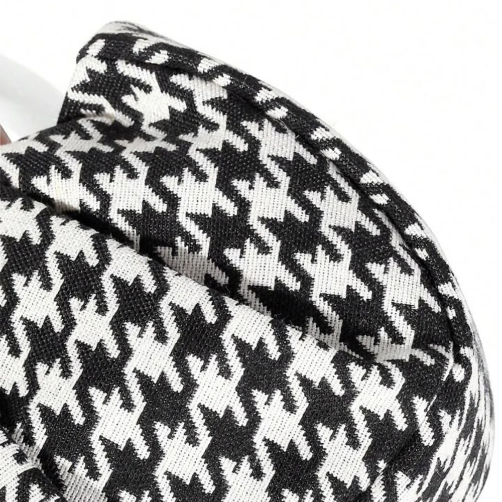 NEW| Chic Houndstooth Clutch with Magnetic Closure - Picture 4 of 7